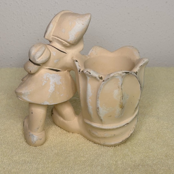 Vintage Gnome Cottage Girl with big Flower Top Beside her Clay Material - Picture 4 of 5